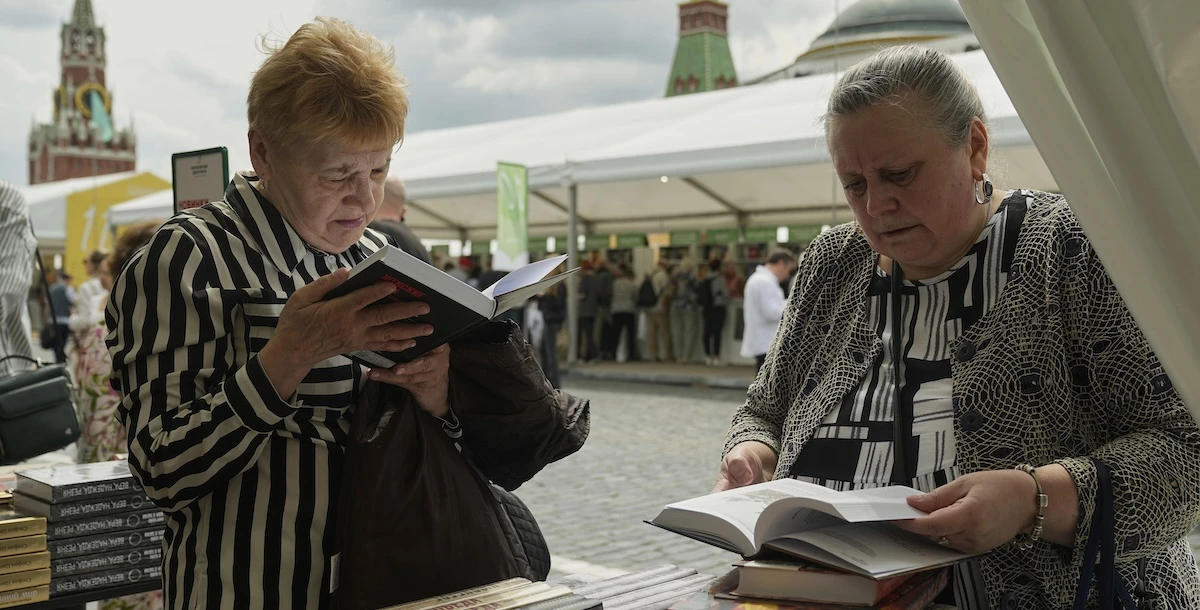 pochi secondi faLa storia del grande furto di libri russi rari dalle biblioteche europeeCome un gruppo di criminali georgiani ha trafugato almeno 170 volumi preziosi in nove paesi: identità false, espedienti da film e copie molto fedeli