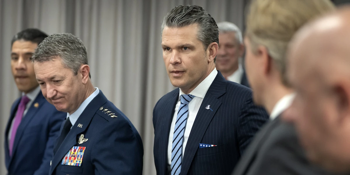 Per il Wall Street Journal il segretario alla Difesa statunitense Pete Hegseth ha usato più di quanto si sapesse le chat su Signal