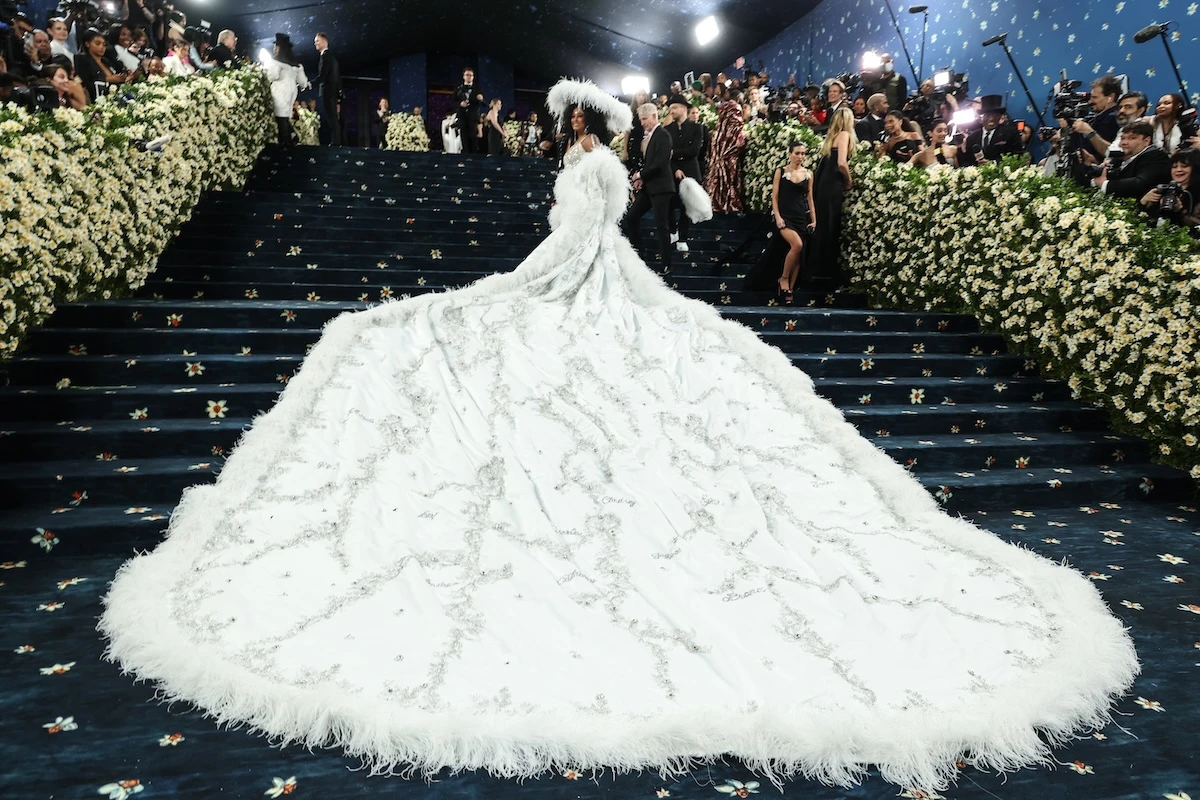 Le foto del Met GalaZendaya, Rihanna, Shakira e le altre celebrità all’evento di moda più importante e scenografico dell’anno
