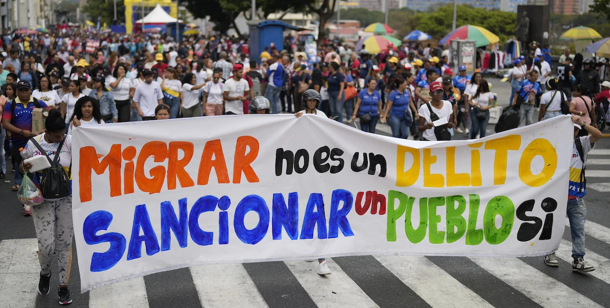 Un rapporto del Consiglio per la sicurezza nazionale smentisce l’argomentazione usata da Trump per espellere centinaia di venezuelani