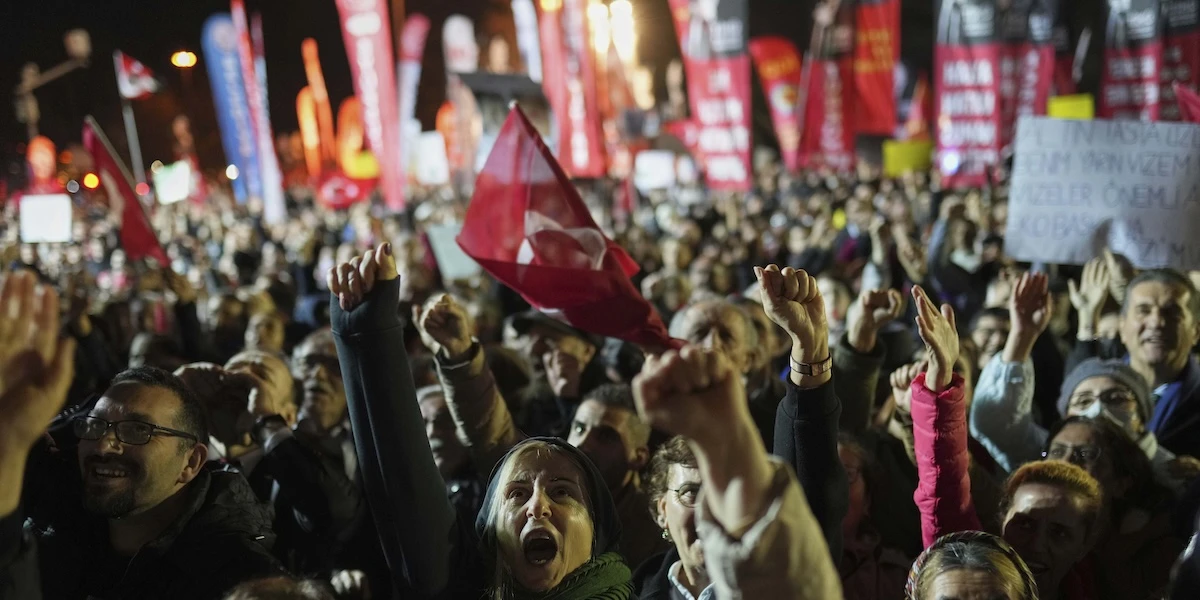 Il caso del reporter svedese condannato in TurchiaArrestato durante le proteste di marzo, Joakim Medin è stato giudicato colpevole di aver insultato Erdogan ed è sotto accusa per terrorismo