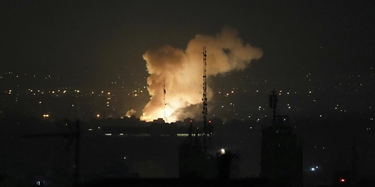 Israele sta bombardando i siti nucleari iranianiHa ucciso il capo delle Guardie Rivoluzionarie e quello delle Forze armate: Netanyahu ha detto che l'attacco potrebbe durare giorni