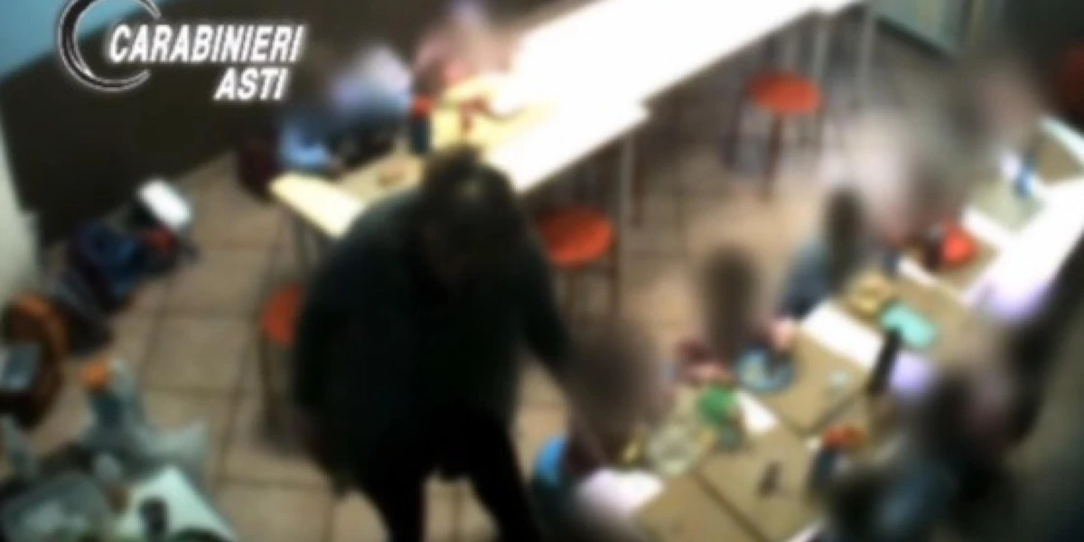 Due maestre di una scuola dell’infanzia di Asti sono accusate di avere maltrattato alcuni bambini e sono state sospese