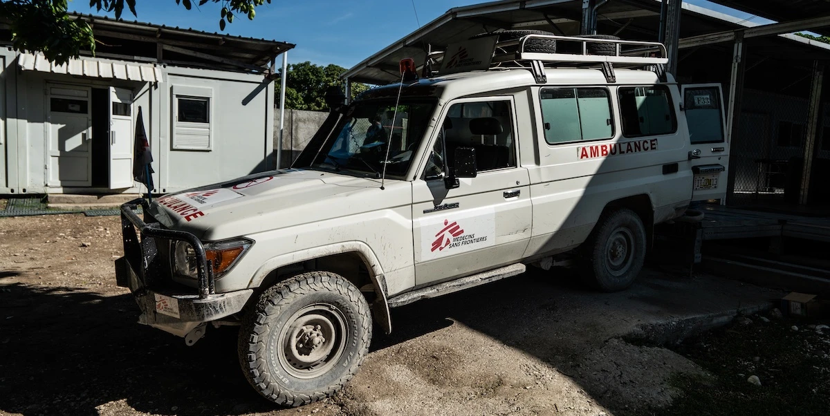 3 minuti faMedici Senza Frontiere ha chiuso uno dei suoi ospedali a Port-au-Prince, la capitale di Haiti, per l’insicurezza causata dalle bande criminali