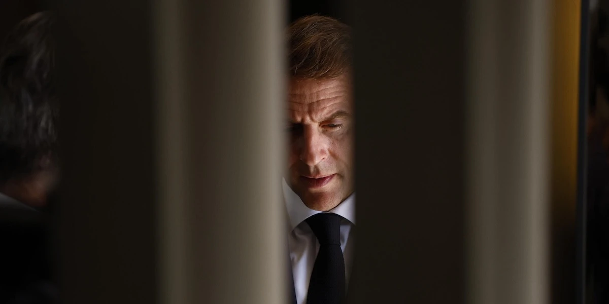 1 minuto faSulla riforma delle pensioni Macron ha fatto una grossa concessioneNonostante le enormi critiche i suoi alleati l’avevano sempre difesa, ora sono disposti a sospenderla pur di evitare la sfiducia al primo ministro Lecornu