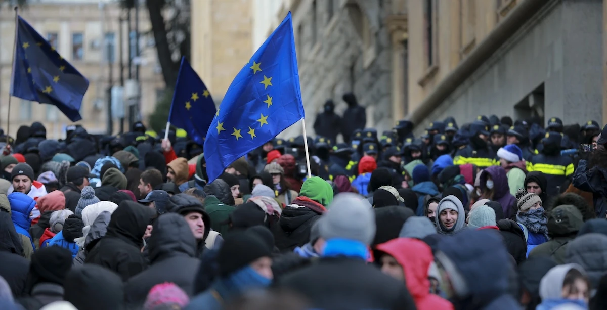 Due leader dell’opposizione in Georgia sono stati arrestati durante una protesta contro il governo