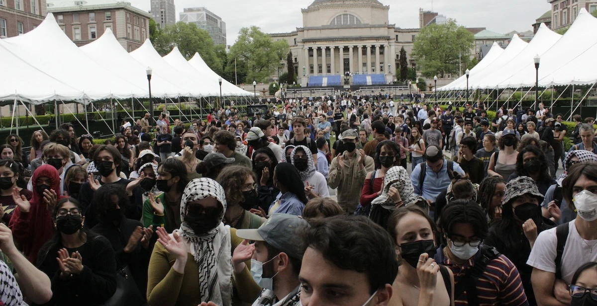 3 minuti faLa Columbia University ha espulso o sospeso decine di studenti per aver partecipato a una manifestazione pro Palestina