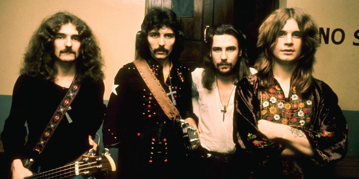 4 minuti faLe prime note dell’heavy metalLe suonarono quattro ragazzi di estrazione operaia di Birmingham nel 1970: si chiamavano Black Sabbath