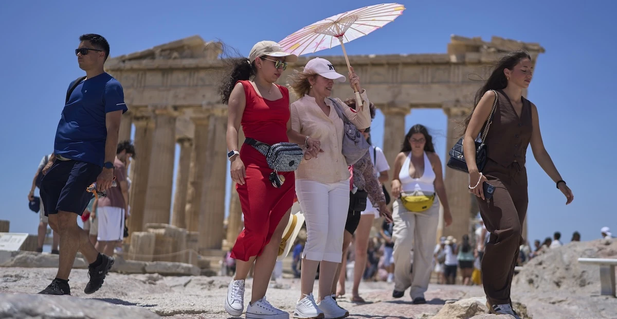 3 minuti faL’Acropoli di Atene verrà chiusa al pubblico per alcune ore per via delle temperature troppo alte
