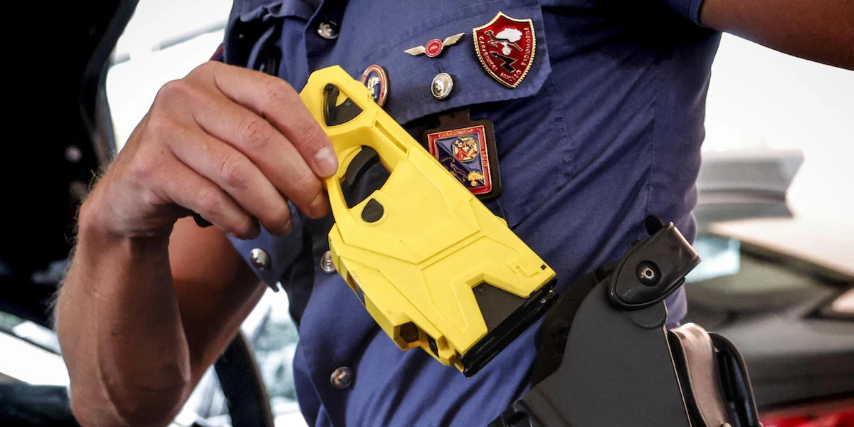 1 minuto faGenova ha bloccato la sperimentazione dei taser alla polizia locale prima ancora che iniziasse