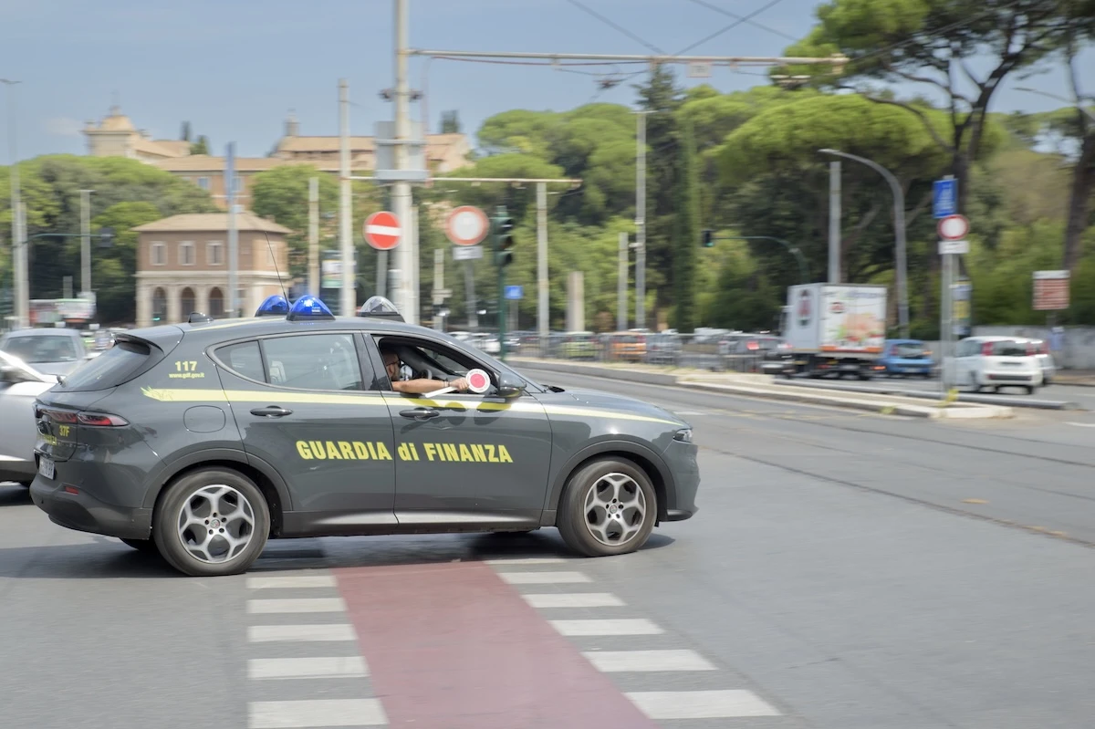 4 minuti faLa Guardia di Finanza ha scoperto un sistema di pirateria informatica che permetteva lo streaming illegale di contenuti a pagamento