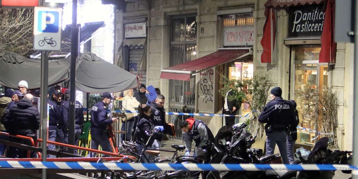 È stato arrestato il figlio del gestore della panetteria di Milano in cui sabato era stato ucciso un uomo