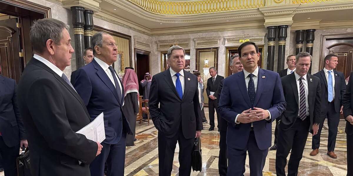 Sono in corso i colloqui fra Russia e Stati Uniti sulla guerra in UcrainaSi stanno svolgendo a Riad, in Arabia Saudita, senza rappresentanti del governo ucraino o dell'Unione Europea