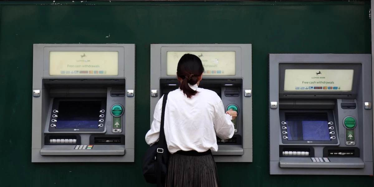 pochi secondi faCosa cambia sui bonifici istantaneiDal 9 ottobre tutte le banche saranno obbligate ad averli, e a fare ulteriori controlli di sicurezza a tutela dei clienti