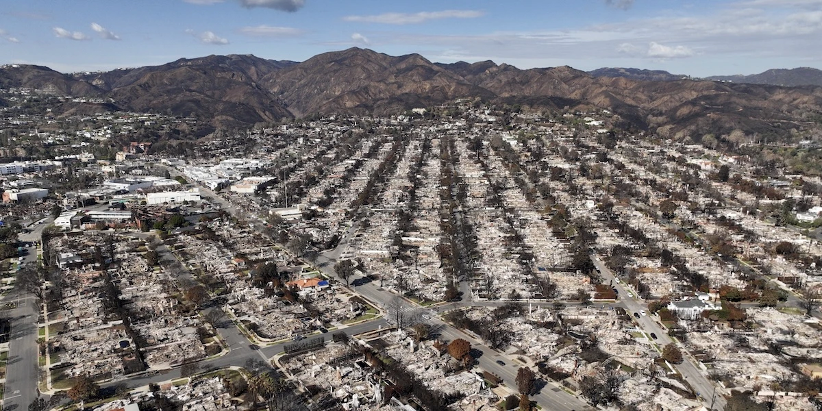 pochi secondi faÈ stato arrestato un uomo accusato di aver appiccato il primo dei devastanti incendi di gennaio a Los Angeles