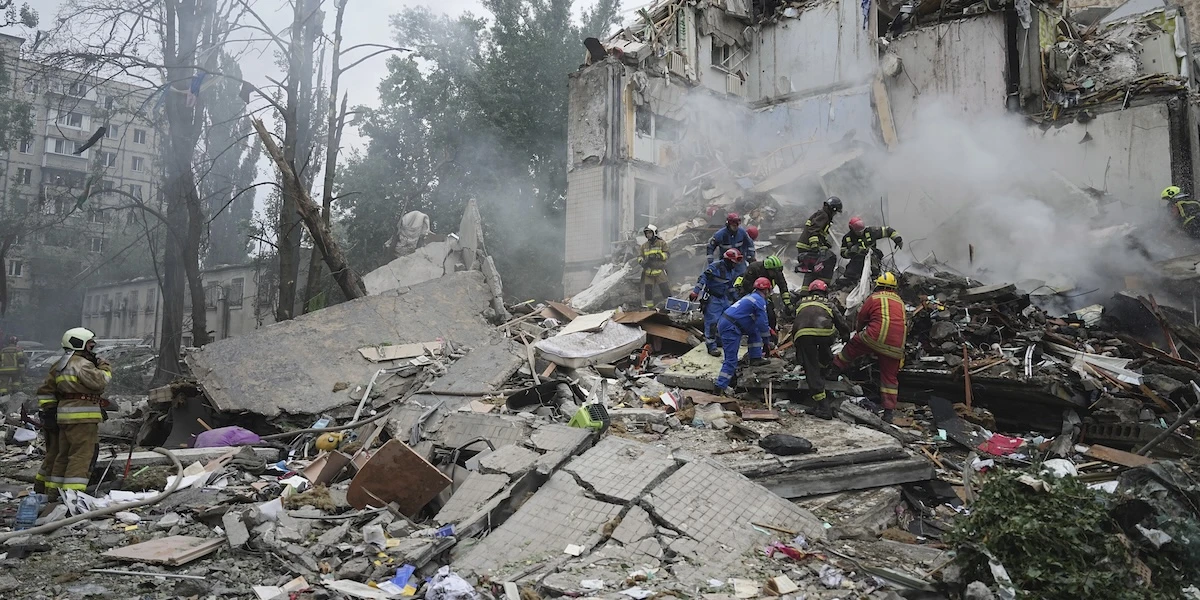 1 minuto faC’è stato un grosso attacco della Russia contro Kiev: ci sono almeno 6 morti e decine di feriti