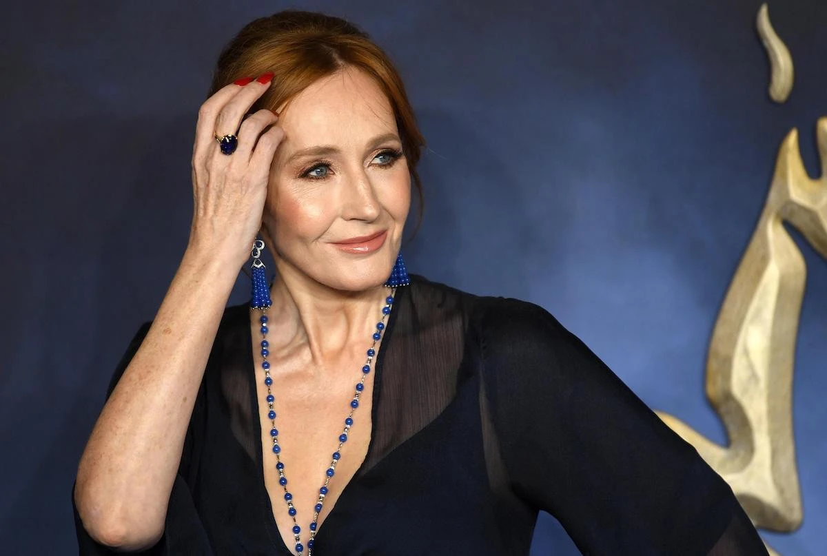 pochi secondi faIl dilemma J. K. RowlingA 60 anni, l'autrice di Harry Potter è diventata l'esempio perfetto della difficoltà dei fan a 