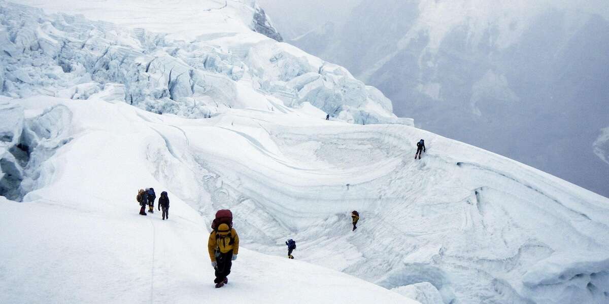 Scalare l’Everest costerà di piùIl Nepal ha aumentato di un terzo il costo del premesso per salire sulla montagna più alta del mondo, e non è chiaro che effetti avrà