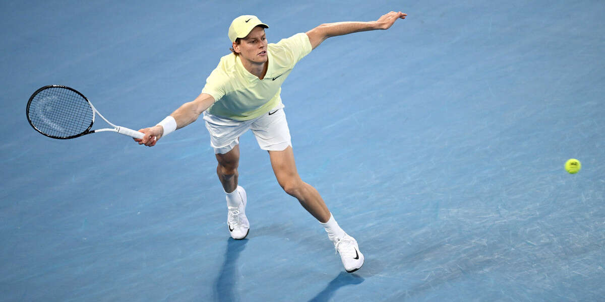 Jannik Sinner ha vinto gli Australian OpenPer la seconda volta consecutiva, battendo 3-0 Alexander Zverev in finale e diventando già, a 23 anni, l'italiano con più titoli Slam vinti