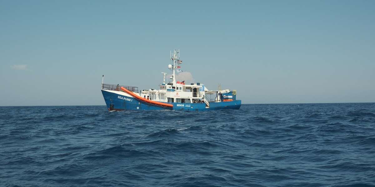 Almeno tre migranti sono morti per il naufragio di un’imbarcazione nel Mediterraneo centrale