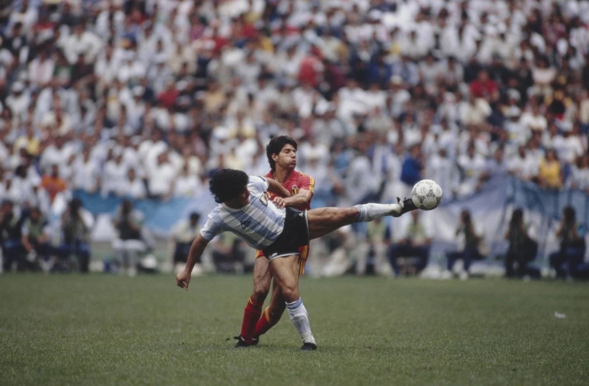 3 minuti faI memorabili Mondiali di Messico 1986, che dovevano tenersi altroveLa Colombia ritirò la candidatura a tre anni dall'inizio, e il Messico la ottenne battendo la concorrenza di Stati Uniti e Canada: fu un successo