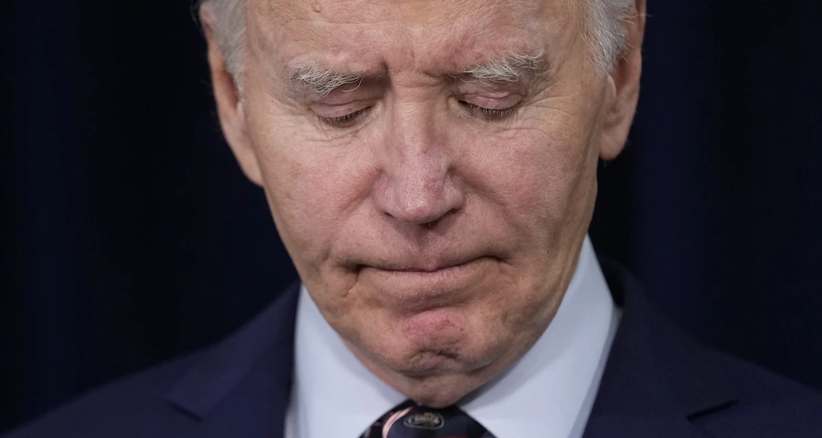 Quanto fu nascosto il declino psicofisico di Biden quando era presidenteAlcuni libri usciti negli Stati Uniti mettono in fila bugie e cose non dette, e il recente annuncio di una diagnosi di cancro complica tutto