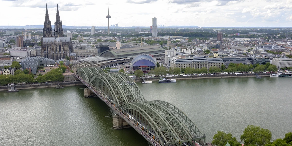 È in corso una grossa evacuazione a Colonia, in Germania, per il ritrovamento di bombe inesplose della Seconda guerra mondiale