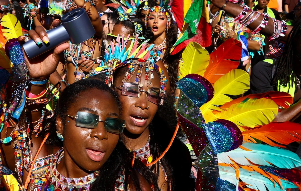 1 minuto faQuest’anno al carnevale di Notting Hill è filato tutto liscioDopo anni di preoccupazioni per le crescenti violenze, la grande festa della comunità caraibica di Londra è tornata principalmente una festa
