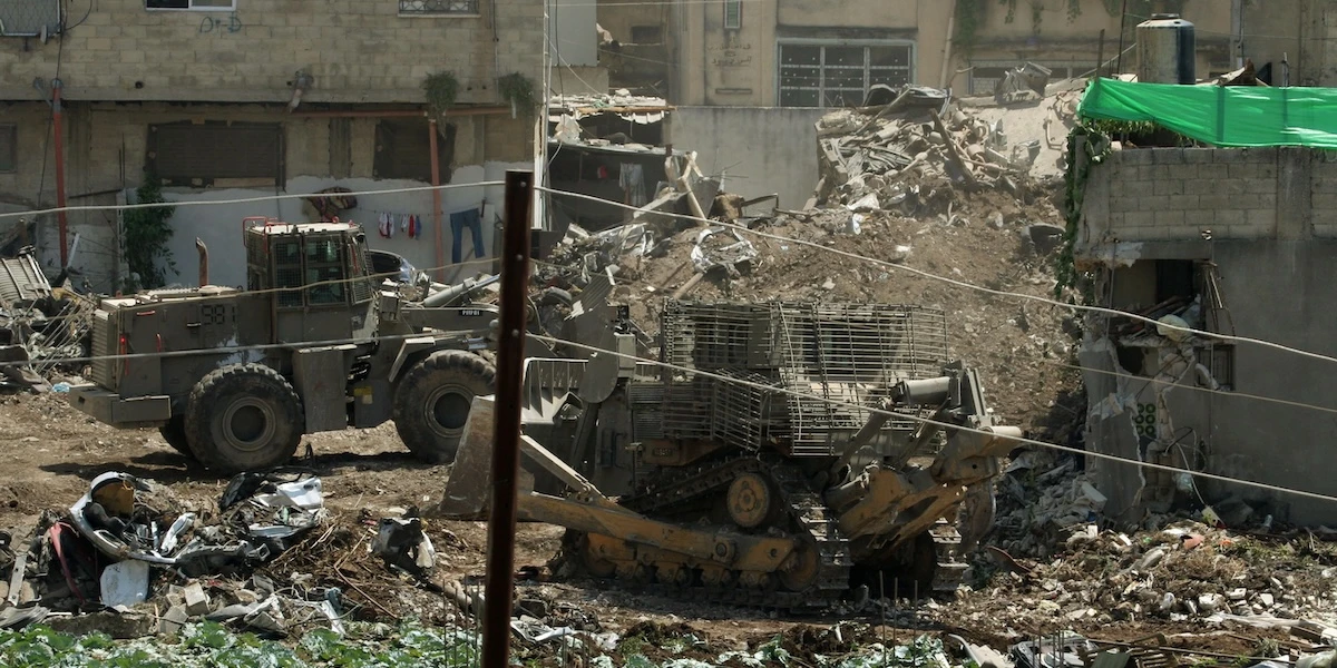 2 minuti faIl fondo sovrano norvegese ha escluso dai suoi investimenti Caterpillar, che dà a Israele i bulldozer con cui demolisce le case palestinesi