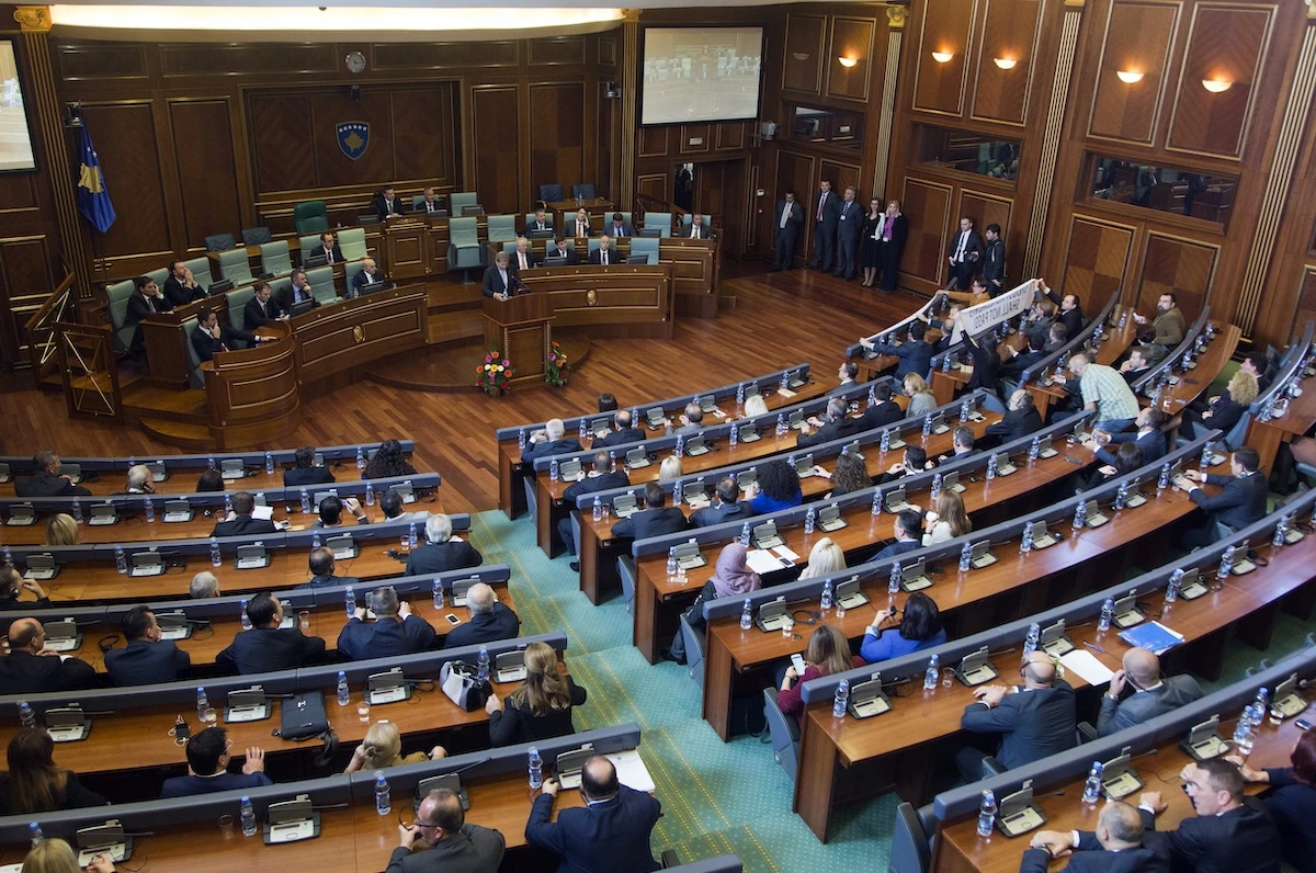 pochi secondi faIl parlamento del Kosovo è finalmente riuscito a eleggere il presidente dell’aula, dopo più di 50 tentativi