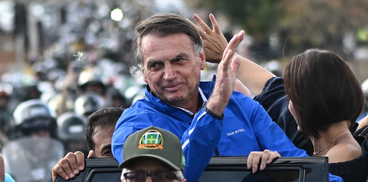 3 minuti faJair Bolsonaro è stato messo agli arresti domiciliariLa Corte Suprema ha accusato l'ex presidente brasiliano di non rispettare le restrizioni a cui era sottoposto, nell'ambito del processo per tentato colpo di stato