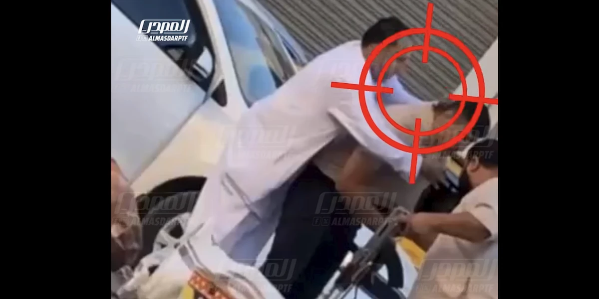 4 minuti faCosa sappiamo del video che mostra una presunta aggressione compiuta da AlmasriHa già innescato grosse polemiche contro il governo, ma ci sono diverse cose poco chiare e difficili da verificare