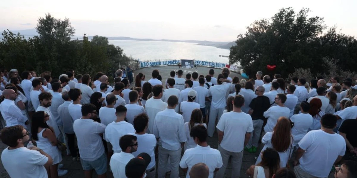 3 minuti faNella morte del dj italiano a Ibiza sembrano escluse responsabilità della poliziaSecondo la magistratura Michele Noschese è morto per gli effetti dell'assunzione di droghe e non per le violenze degli agenti