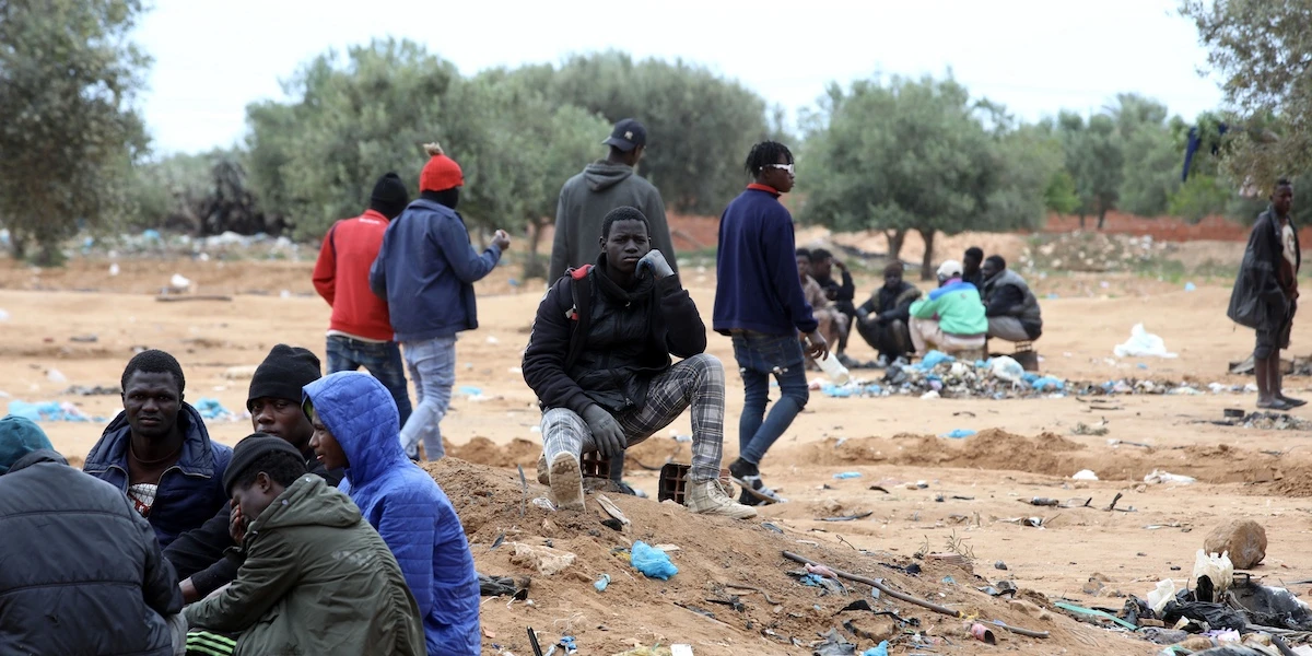 La Tunisia ha smantellato diversi campi informali dove vivevano migliaia di migrantiÈ l'ultima delle politiche ostili e aggressive adottate dal governo autoritario di Kais Saied sul tema dell'immigrazione
