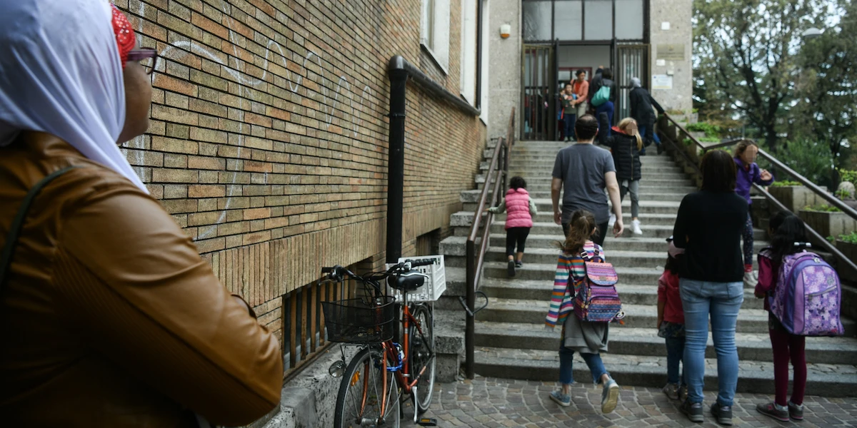 Chi sono le persone di cui parla il referendum sulla cittadinanzaSappiamo più o meno quante sono, quelle che potrebbero chiedere subito la cittadinanza se vincesse il “Sì”: ma dove vivono, che lavori fanno, e quali sono le difficoltà nella loro vita quotidiana?