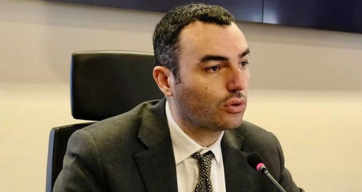 L’assessore pugliese Alessandro Delli Noci è indagato per corruzione e gestione illecita dei fondi regionali