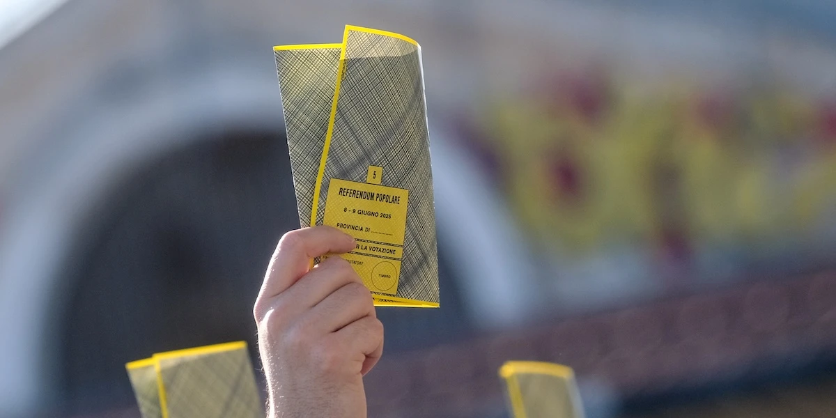 Tutto quello che c’è da sapere sui referendum sulla cittadinanza e sul lavoroUn ultimo ripasso sui temi dei cinque quesiti, su quando e come si vota, e su cosa c'è in ballo per i partiti