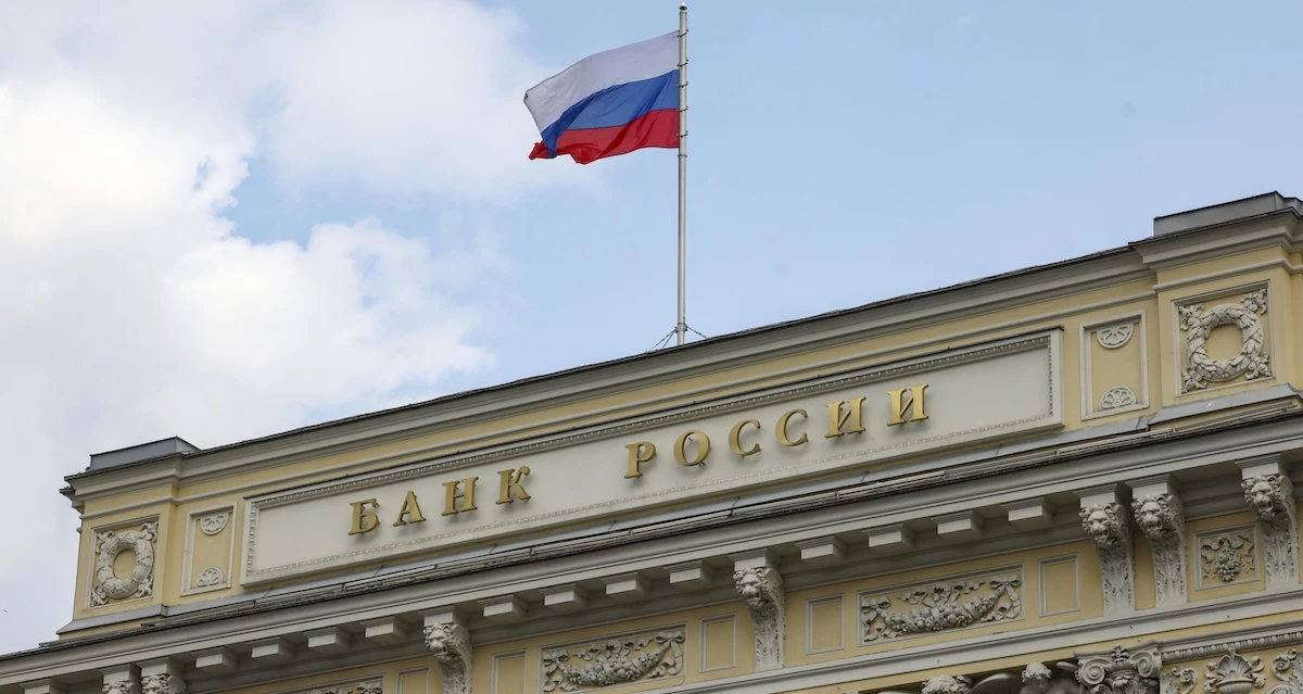 La Banca centrale russa ha abbassato i tassi d’interesse per la prima volta dal 2022, eppure l’inflazione è ancora alta