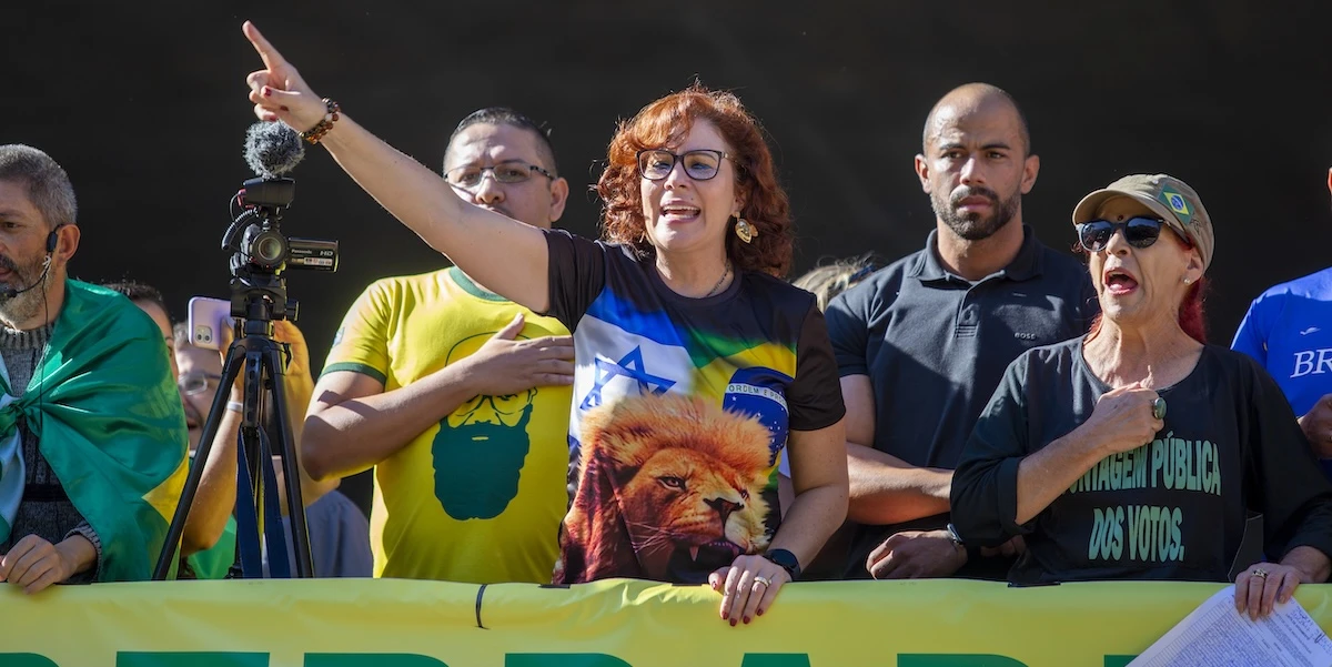 Una deputata brasiliana è scappata in Italia per sfuggire a una condannaCarla Zambelli fa parte del partito dell'ex presidente Jair Bolsonaro: ora è ricercata dall'Interpol