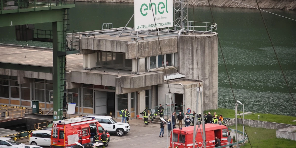 Un anno dopo l’esplosione della centrale idroelettrica di BargiCinque piani sono ancora allagati e l’acqua ha molto rallentato i rilievi indispensabili per portare avanti le indagini