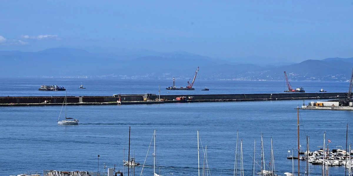 La nuova diga del porto di Genova costerà più del previstoMa è solo uno dei problemi di un’opera enorme, su cui indaga anche la procura europea