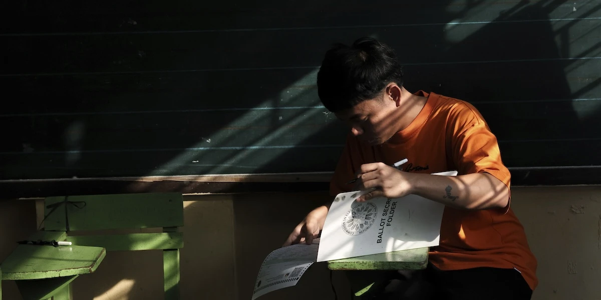 La famiglia Duterte è uscita rafforzata dalle elezioni nelle FilippineEra un voto importante per l'ex presidente Rodrigo e per sua figlia Sara, l'attuale vicepresidente: lui è in carcere, contro di lei è in corso una procedura di impeachment
