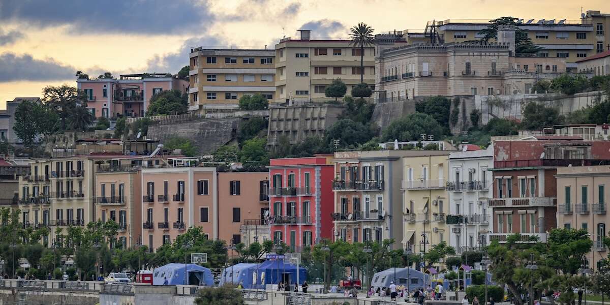 Una prima analisi sulla resistenza degli edifici residenziali ai Campi FlegreiCirca la metà è a rischio di subire danni in caso di terremoto particolarmente forte, secono il centro studi universitario Plinius