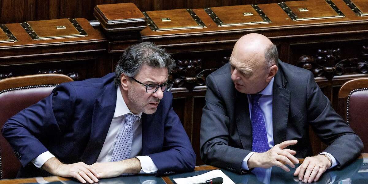 Il governo sta cominciando a fare i conti con i pessimi dati dell’industriaTra annunci vaghi, qualche difficoltà e attriti tra ministri, vorrebbe provare a limitare gli effetti del rincaro dell'energia