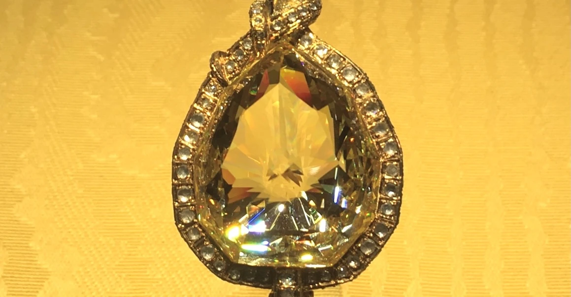 1 minuto faSi è scoperto dov’era un diamante preziosissimo appartenuto ai Medici e agli AsburgoSulla presunta scomparsa del “Fiorentino” c'erano varie teorie, smentite dopo un secolo dagli eredi di Carlo I d'Austria, che lo hanno mostrato