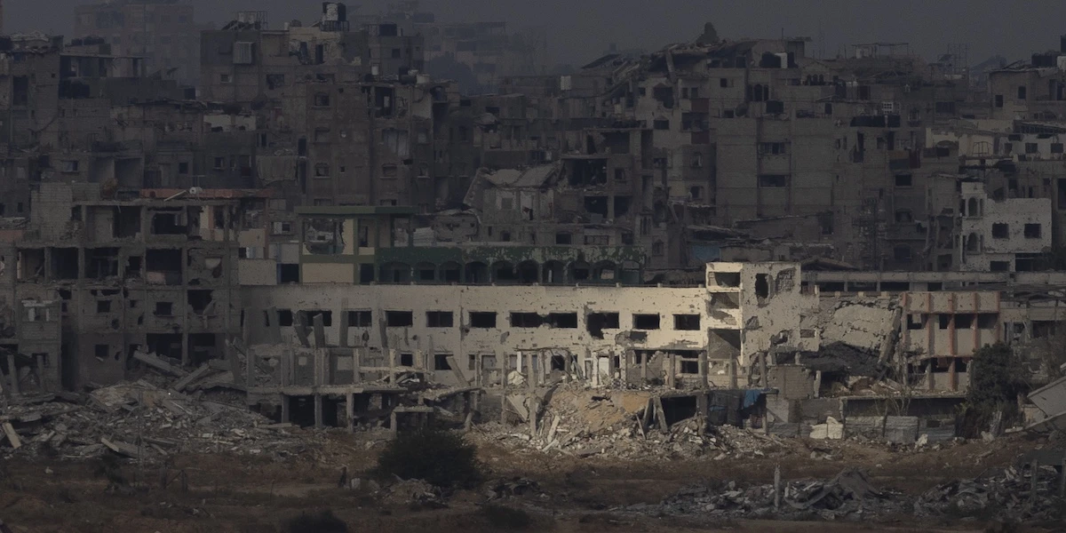 1 minuto faSotto alla Striscia di Gaza ci sono centinaia di miliziani di HamasSono intrappolati nei tunnel, e gli Stati Uniti stanno cercando un accordo con Israele per farli uscire senza compromettere il cessate il fuoco