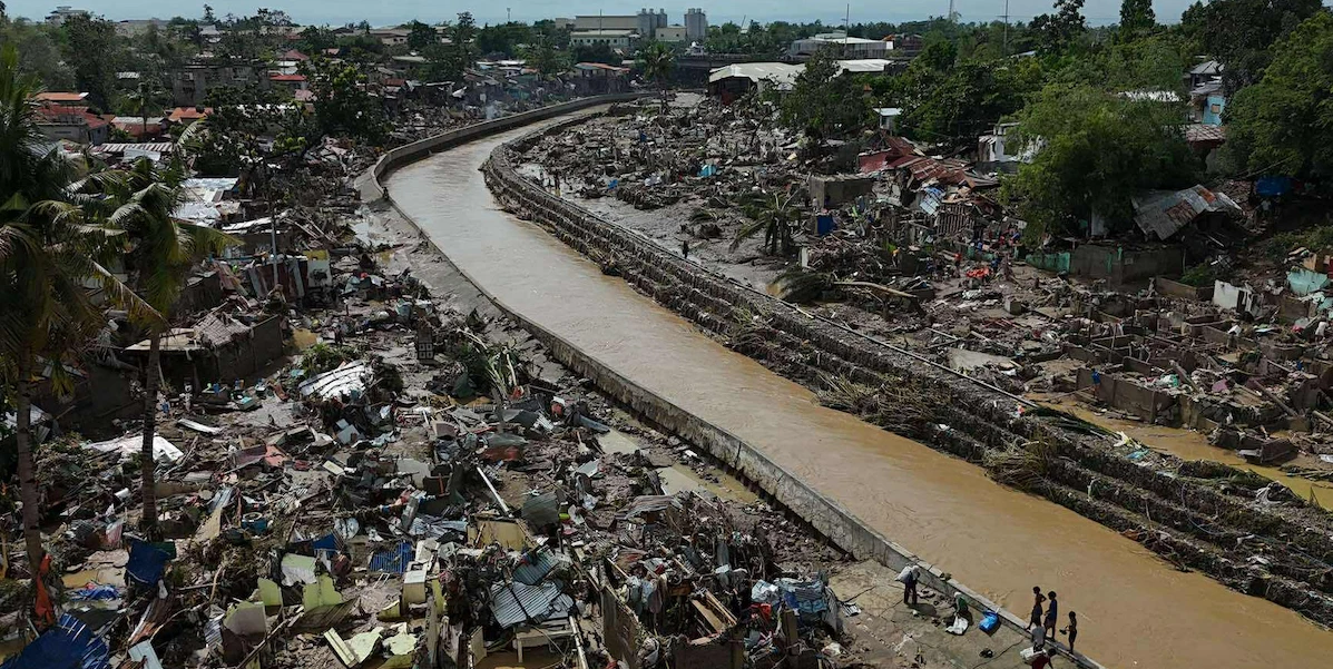 3 minuti faNelle Filippine è stato dichiarato lo stato d’emergenza per il tifone KalmaegiCi sono almeno 114 morti, e un'altra tempesta dovrebbe colpire il paese nel fine settimana
