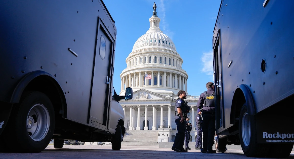pochi secondi faLo “shutdown” negli Stati Uniti è il più lungo di sempreDa 36 giorni il governo federale non può più spendere soldi, con conseguenze per centinaia di migliaia di persone