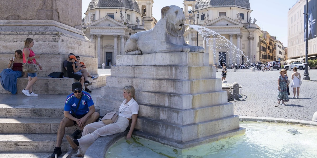 Cosa sono i “rifugi climatici” per proteggersi dal caldoPer la prima volta anche le città italiane stanno pubblicando liste di spazi pubblici gratuiti in cui andare a ripararsi
