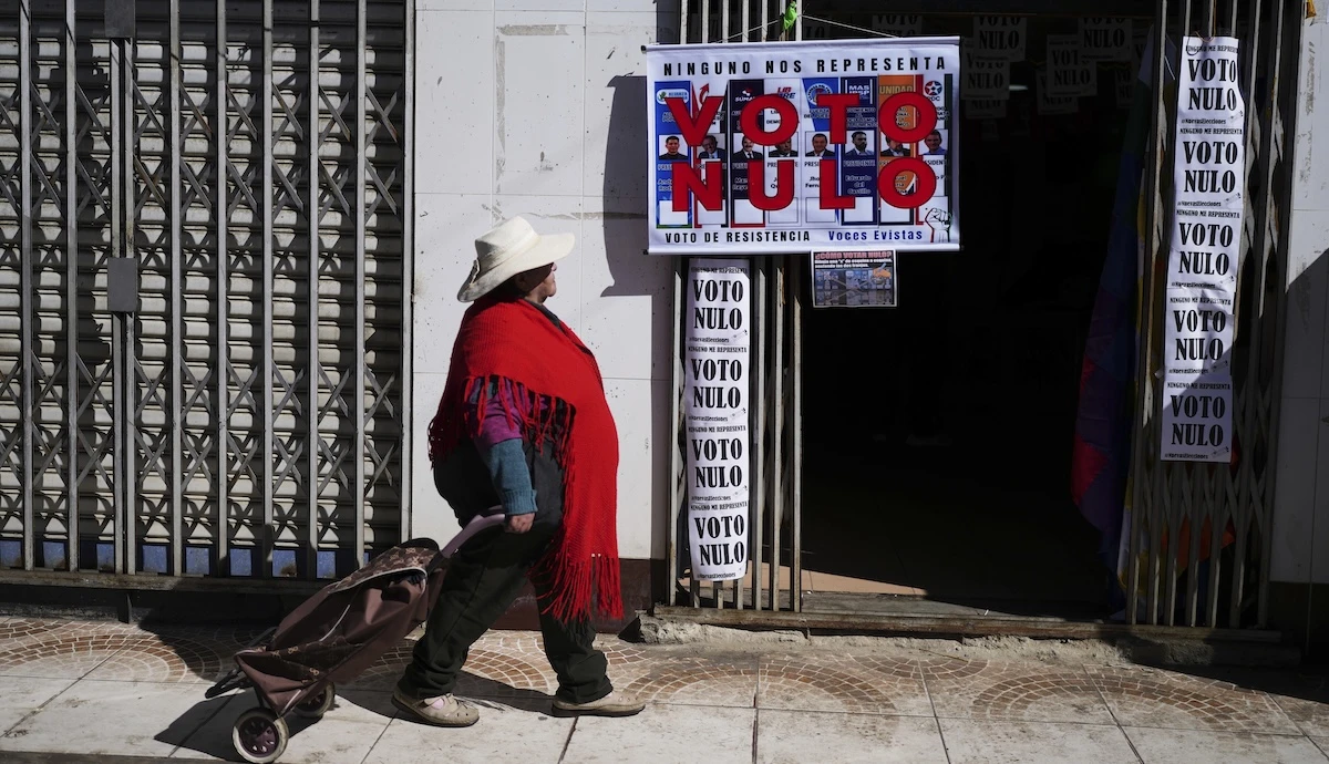 1 minuto faIl partito di sinistra che governa da vent’anni la Bolivia è implosoA causa dello scontro tra l'ex presidente Evo Morales e il suo successore: la destra e il centro sono in vantaggio alle elezioni di domenica